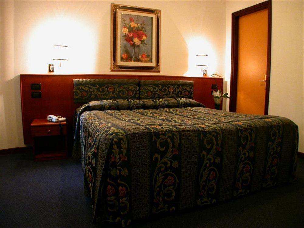 Hotel Cristallo コネリアーノ エクステリア 写真